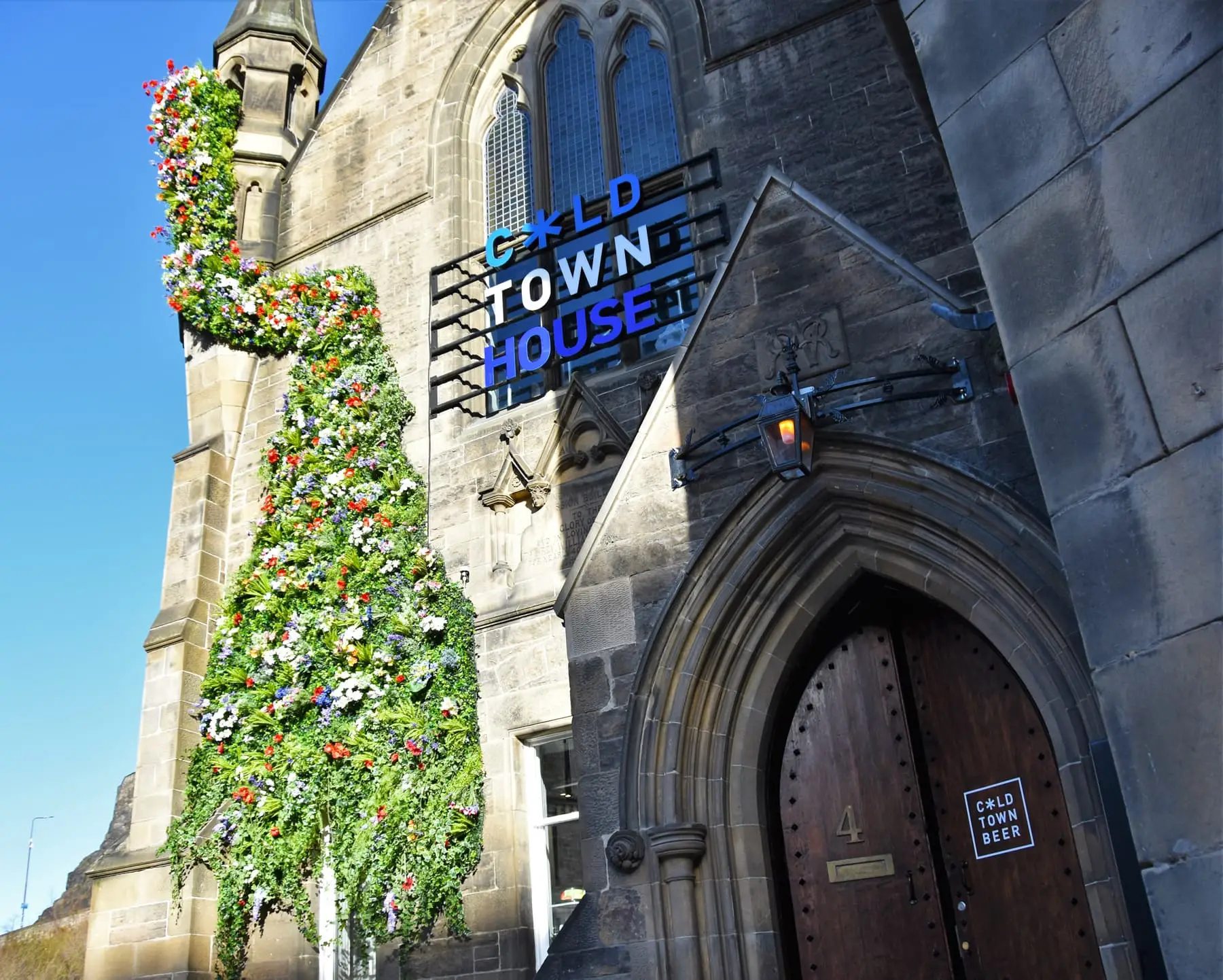 Tour of Edinburgh's best bar